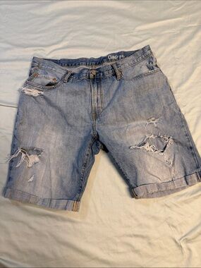 GAP Men’s Light Wash Distressed Denim Shorts